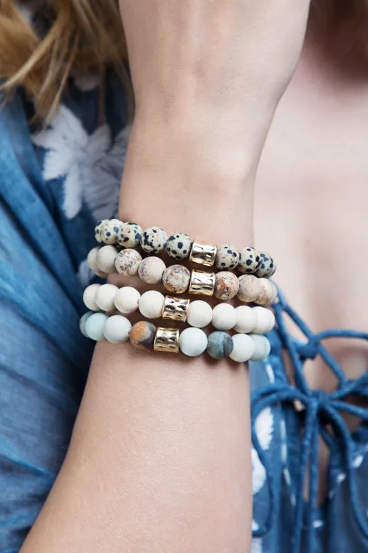 NATURAL STONE BEAD BRACELET W/METALLIC ACCENT (IVORY)